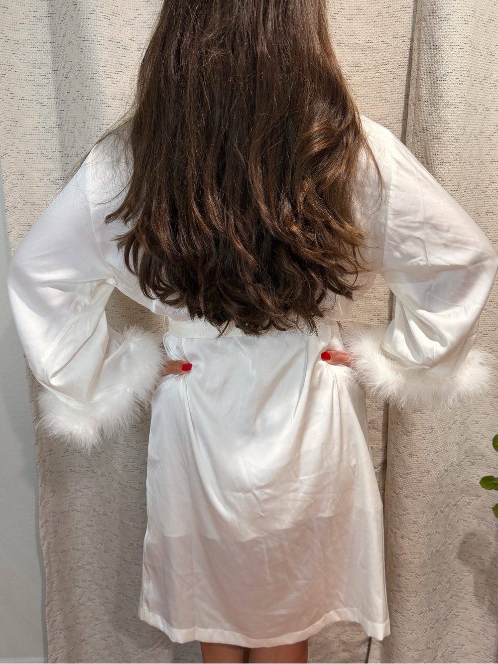 House of Harlow 1960 White Satin Feather Sleeve Robe - Picture 6 of 15